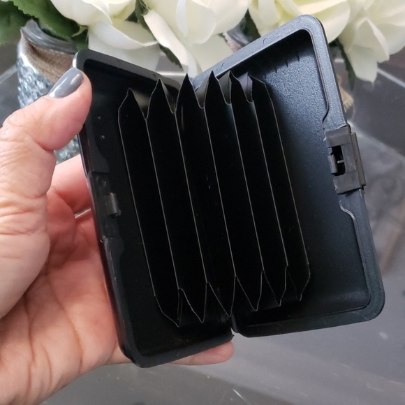 Credit card case - Picture 3 of 5